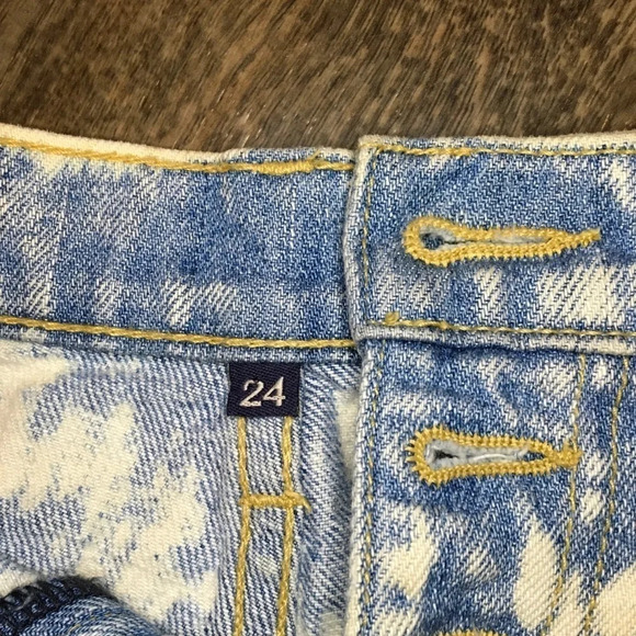 Carmar High Waisted Button Fly Acid Wash Denim Shorts Women’s Size 24 - Picture 3 of 7